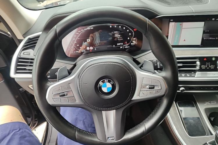 Used BMW X5 2022 Restyled xDrive 30Li Luxury Version M Sport Package Steering Wheel