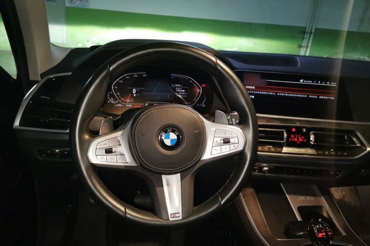 Used BMW X5 2022 xDrive 30Li Luxury M Sport Package Steering Wheel
