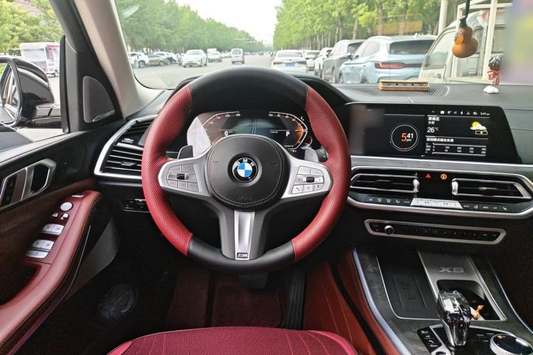 Used BMW X5 2022 xDrive 30Li Luxury M Sport Package Steering Wheel