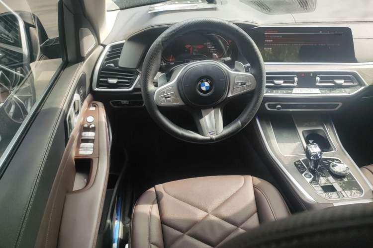 Used BMW X5 2022 xDrive 30Li Luxury M Sport Package Steering Wheel