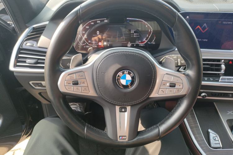 Used BMW X5 2022 xDrive 40Li Luxury Edition M Sport Package Steering Wheel