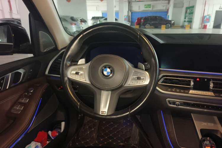 Used BMW X5 2022 Restyled xDrive 30Li Luxury Version M Sport Package Steering Wheel
