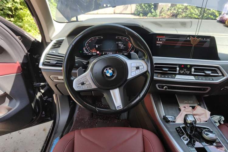 Used BMW X5 2022 Restyled xDrive 30Li Luxury Version M Sport Package Steering Wheel