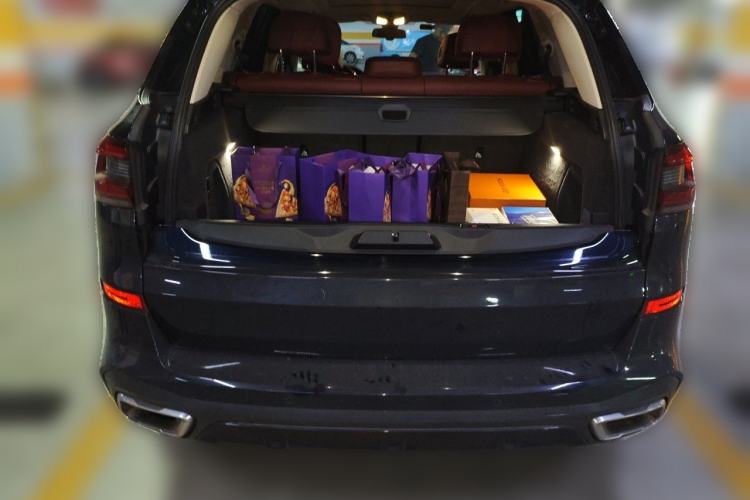 Used BMW X5 2022 xDrive 30Li Luxury M Sport Package Trunk