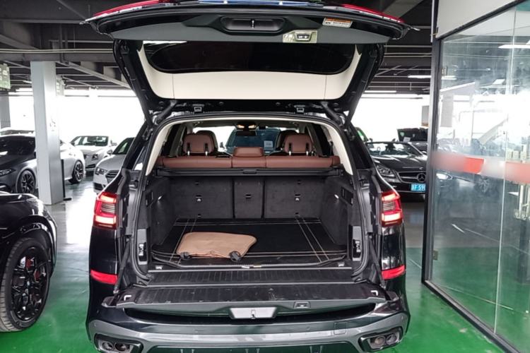 Used BMW X5 2022 xDrive40i Luxury Edition M Sport Package Trunk