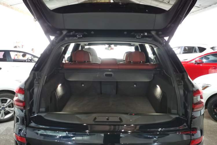 Used BMW X5 2022 Restyled xDrive 40Li M Sport Package Trunk