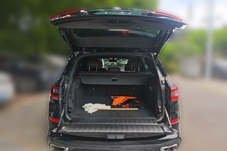 Used BMW X5 2022 Restyled xDrive 40Li M Sport Package Trunk