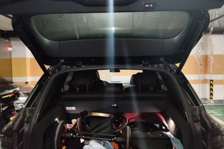Used BMW X5 2022 xDrive 40Li M Sport Package Trunk