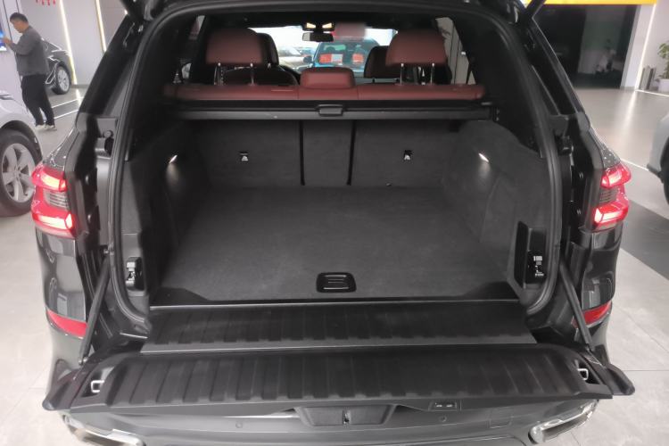 Used BMW X5 2022 Restyled xDrive 40Li Luxury Edition M Sport Package Trunk