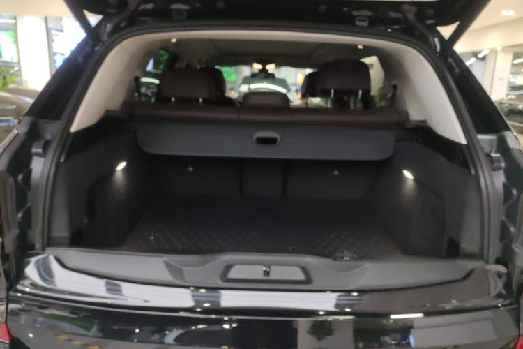Used BMW X5 2022 Restyled xDrive 30Li Luxury Version M Sport Package Trunk