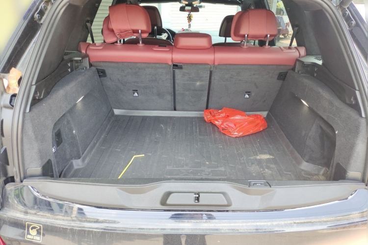 Used BMW X5 2022 xDrive 40Li M Sport Package Trunk