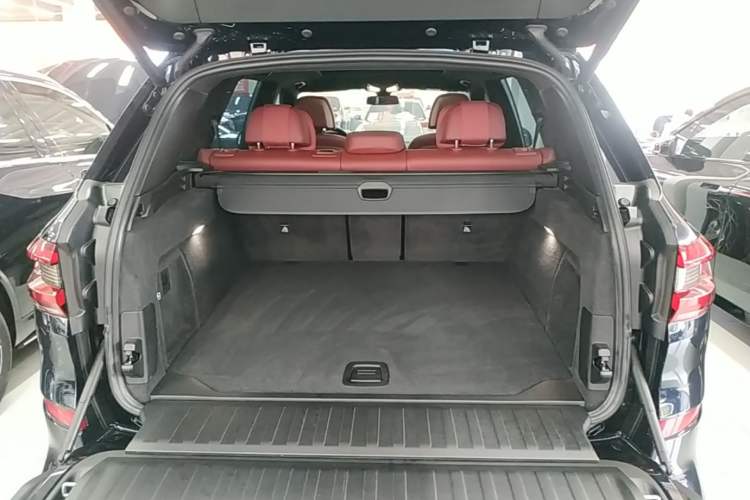 Used BMW X5 2022 Restyled xDrive 40Li M Sport Package Trunk
