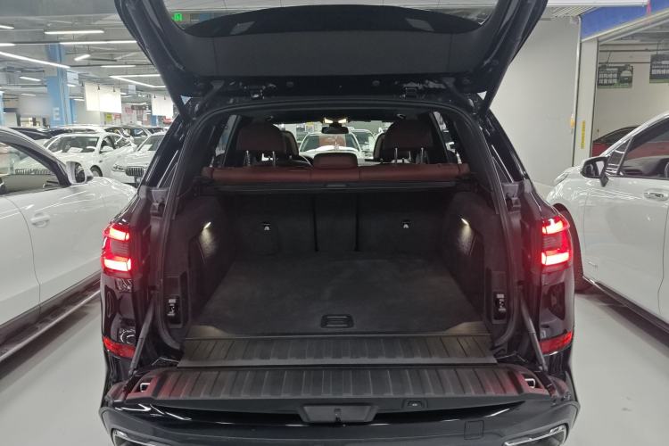 Used BMW X5 2022 Restyled xDrive 40Li M Sport Package Trunk