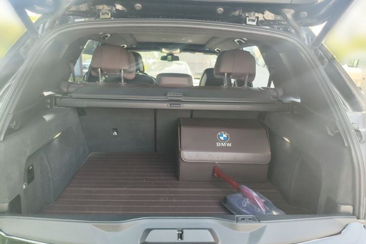 Used BMW X5 2022 xDrive 40Li M Sport Package Trunk