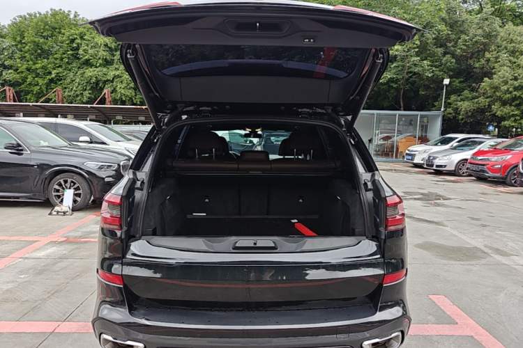 Used BMW X5 2022 xDrive 40Li M Sport Package Trunk