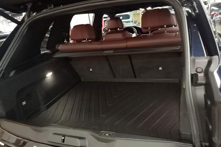 Used BMW X5 2022 Restyled xDrive 40Li M Sport Package Trunk