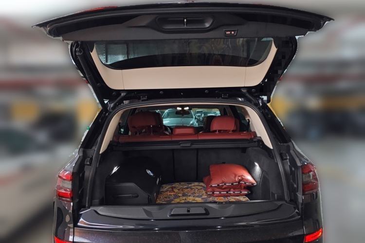 Used BMW X5 2022 xDrive 30Li Luxury M Sport Package Trunk