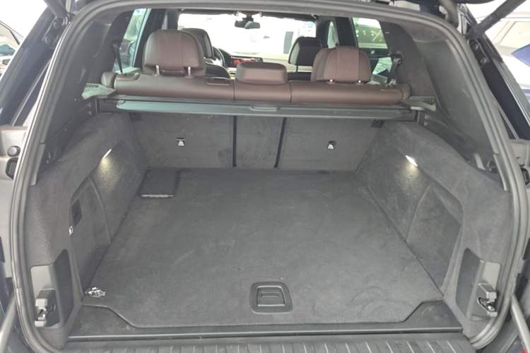 Used BMW X5 2022 Restyled xDrive 40Li M Sport Package Trunk