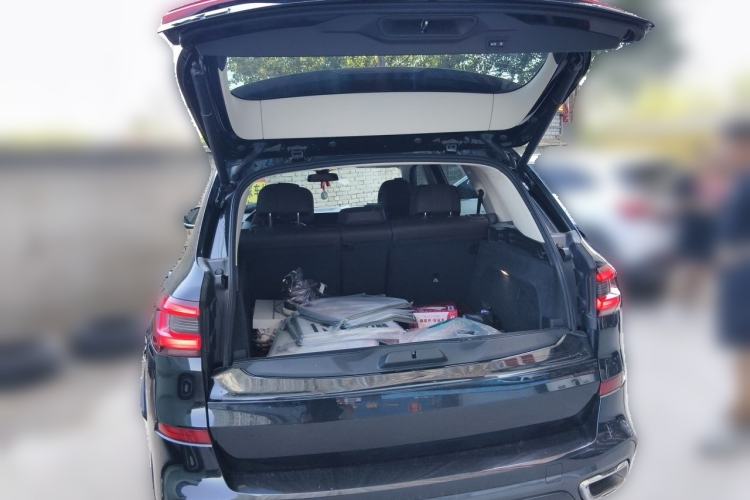 Used BMW X5 2022 xDrive 30Li Luxury M Sport Package Trunk
