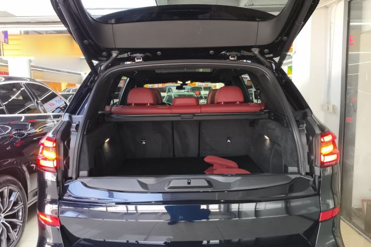 Used BMW X5 2022 Restyled xDrive 40Li M Sport Package Trunk
