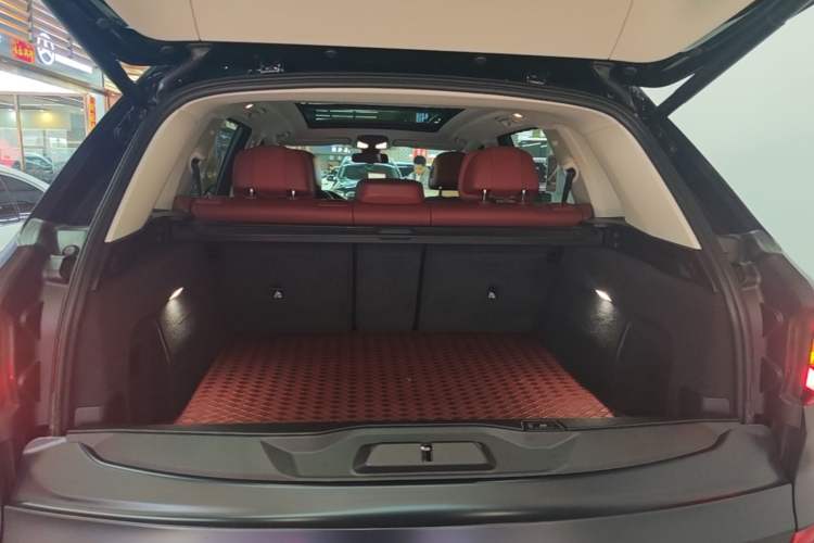 Used BMW X5 2022 Restyled xDrive 30Li M Sport Package Trunk