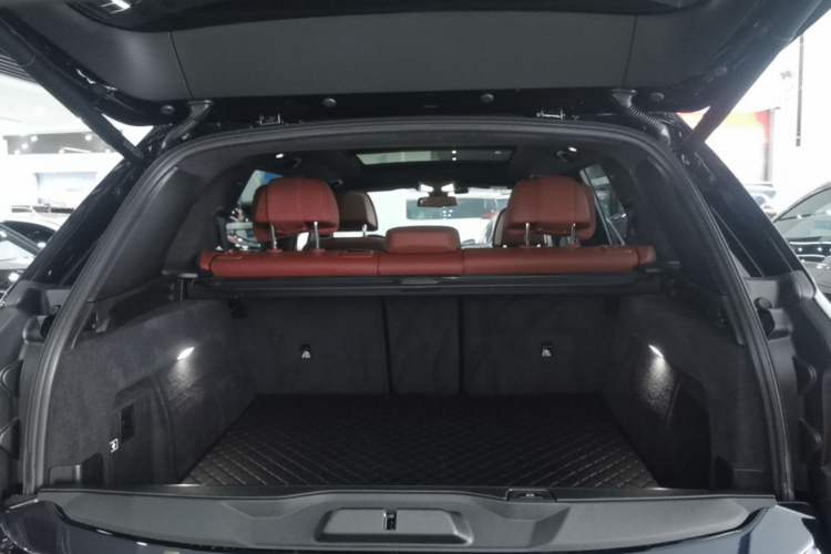 Used BMW X5 2022 Restyled xDrive 40Li M Sport Package Trunk