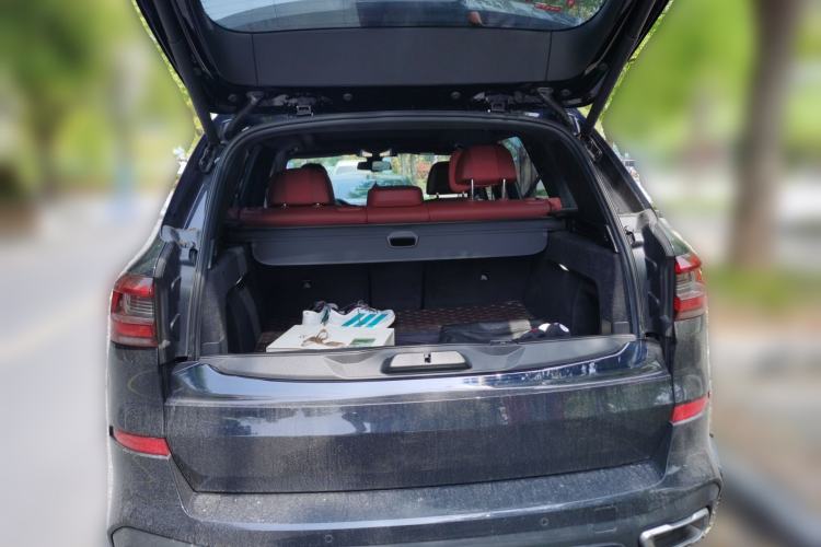Used BMW X5 2022 xDrive 40Li M Sport Package Trunk