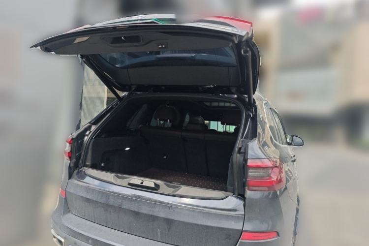 Used BMW X5 2022 xDrive 40Li M Sport Package Trunk