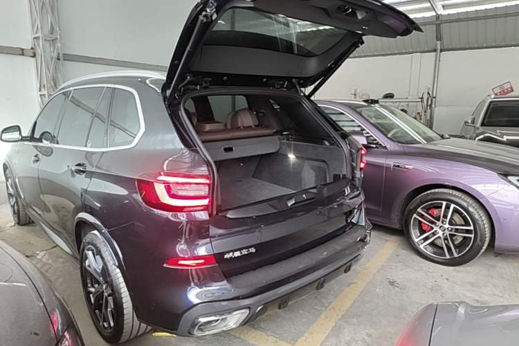 Used BMW X5 2022 Restyled xDrive 40Li M Sport Package Trunk