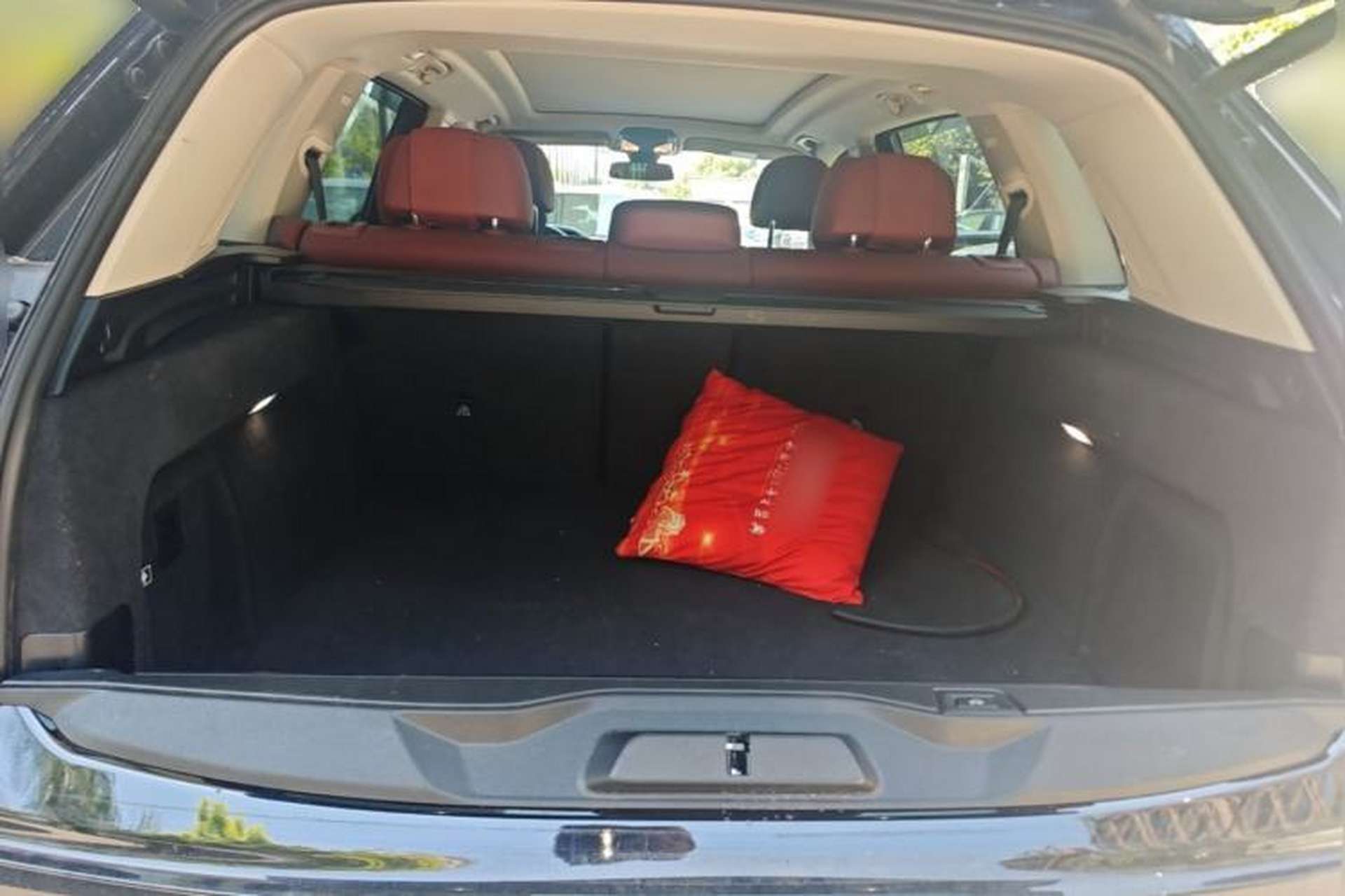 Used BMW X5 2022 xDrive 30Li Luxury M Sport Package Trunk