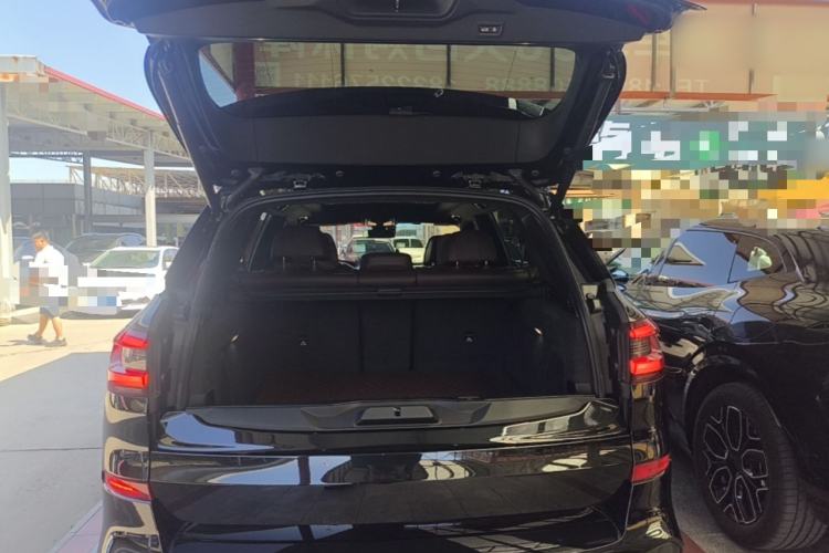 Used BMW X5 2022 xDrive 40Li M Sport Package Trunk