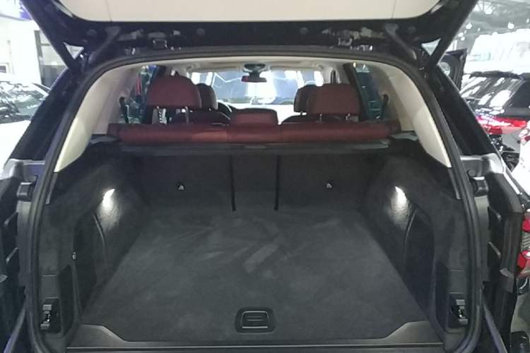 Used BMW X5 2022 Restyled xDrive 30Li M Sport Package Trunk