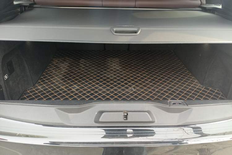 Used BMW X5 2022 Restyled xDrive 40Li M Sport Package Trunk