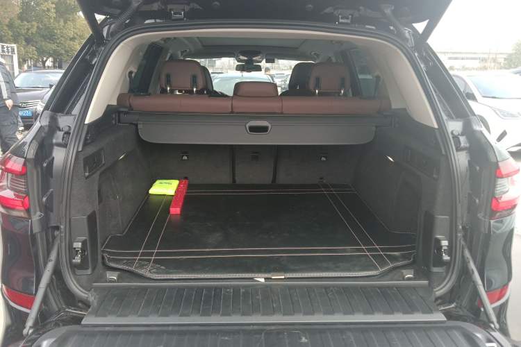 Used BMW X5 2022 xDrive40i Luxury Edition M Sport Package Trunk