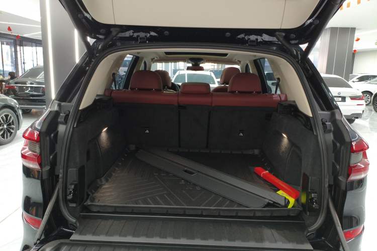 Used BMW X5 2022 xDrive 30Li Luxury M Sport Package Trunk