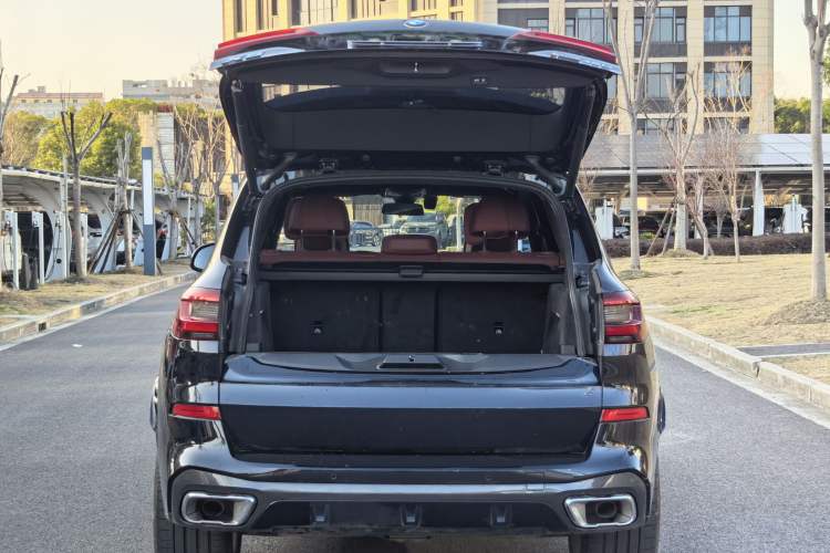 Used BMW X5 2022 Restyled xDrive 40Li M Sport Package Trunk