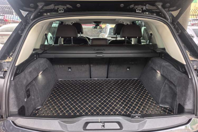 Used BMW X5 2022 xDrive 30Li Luxury M Sport Package Trunk