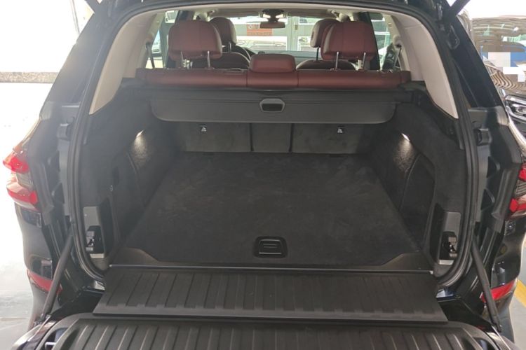Used BMW X5 2022 xDrive 30Li Luxury M Sport Package Trunk