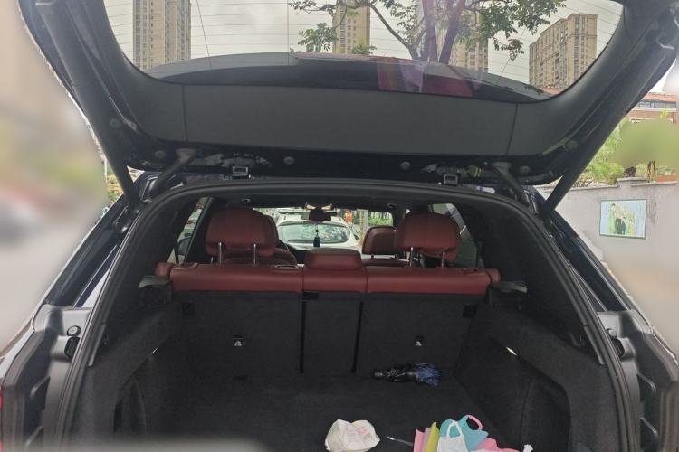 Used BMW X5 2022 xDrive 40Li M Sport Package Trunk