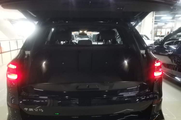 Used BMW X5 2022 Restyled xDrive 40Li M Sport Package Trunk