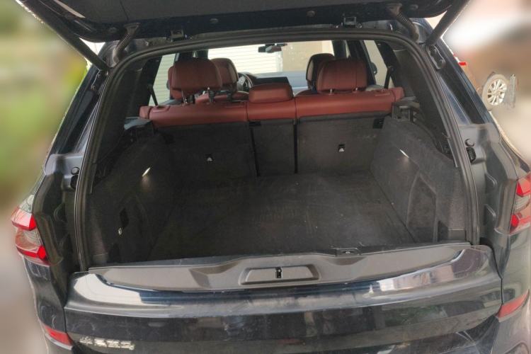 Used BMW X5 2022 xDrive 40Li M Sport Package Trunk