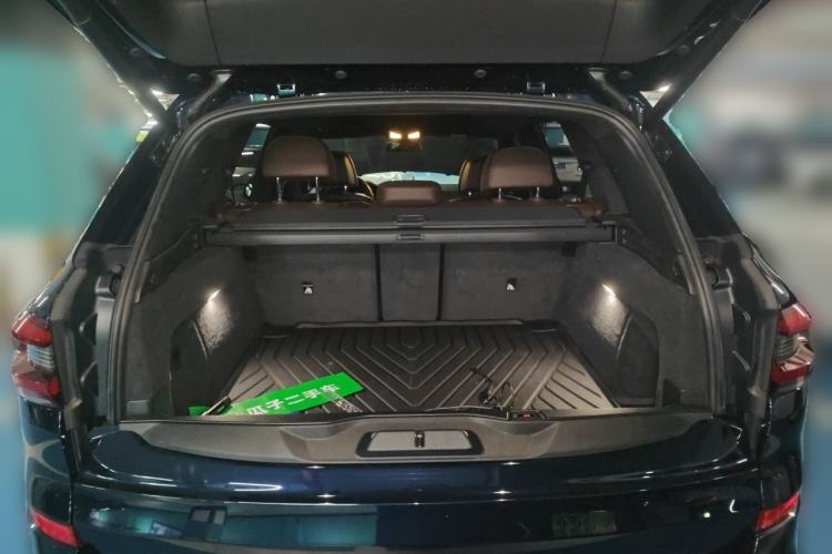 Used BMW X5 2022 xDrive 40Li M Sport Package Trunk