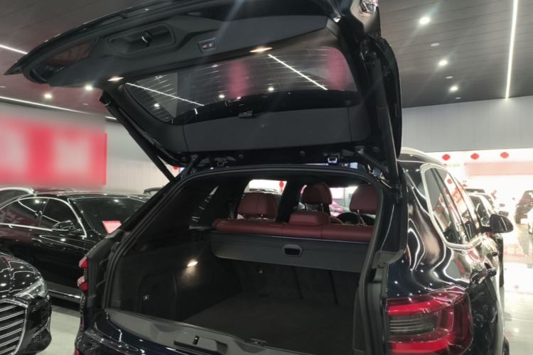 Used BMW X5 2022 Restyled xDrive 40Li M Sport Package Trunk