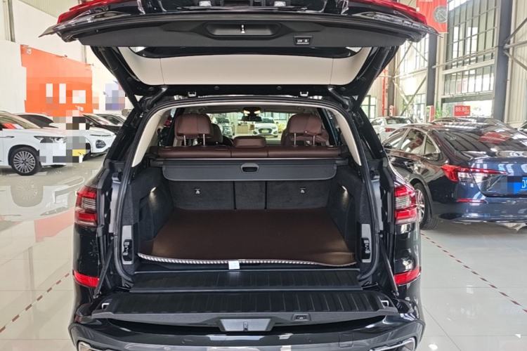 Used BMW X5 2022 xDrive 30Li Luxury M Sport Package Trunk