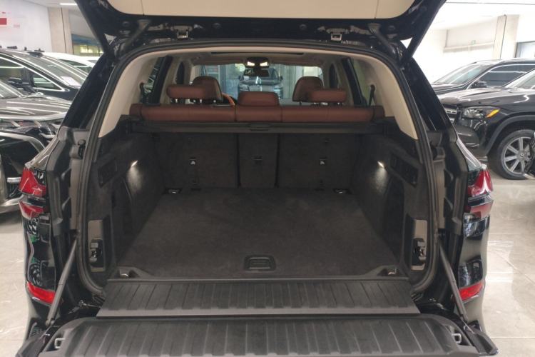 Used BMW X5 2022 xDrive40i Luxury Edition M Sport Package Trunk