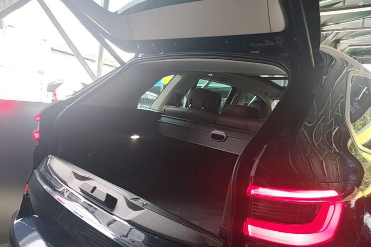 Used BMW X5 2022 xDrive40i M Sport Package Trunk