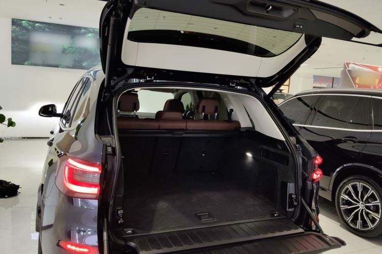 Used BMW X5 2022 xDrive40i Luxury Edition M Sport Package Trunk