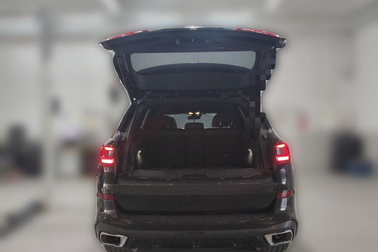 Used BMW X5 2022 Restyled xDrive 40Li M Sport Package Trunk