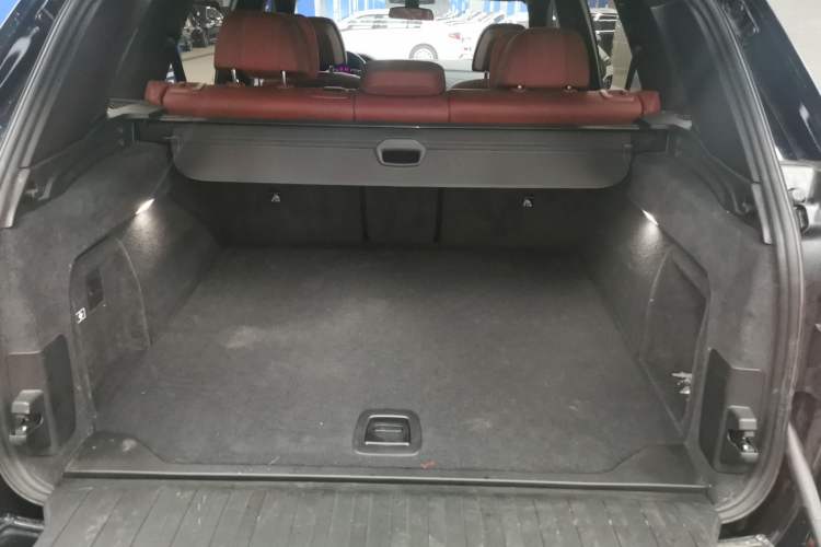 Used BMW X5 2022 Restyled xDrive 40Li Luxury Edition M Sport Package Trunk