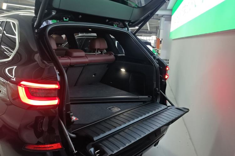 Used BMW X5 2022 xDrive 40Li M Sport Package Trunk